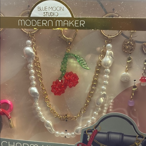 Bag Charm Kit with Red and Gold - Picture 5 of 6